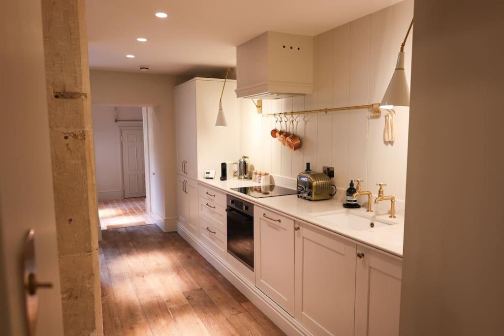 Brand New Georgian Flat In Бат